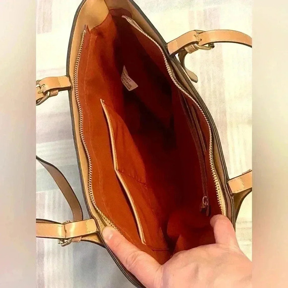 Adrienne Vittadini bag.  Great condition - Picture 7 of 7